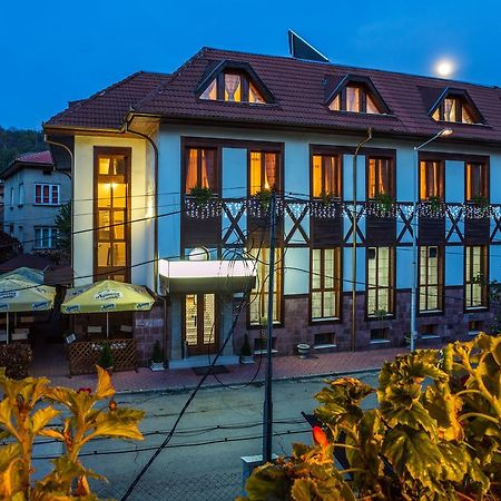 Family Hotel Teteven Eksteriør billede