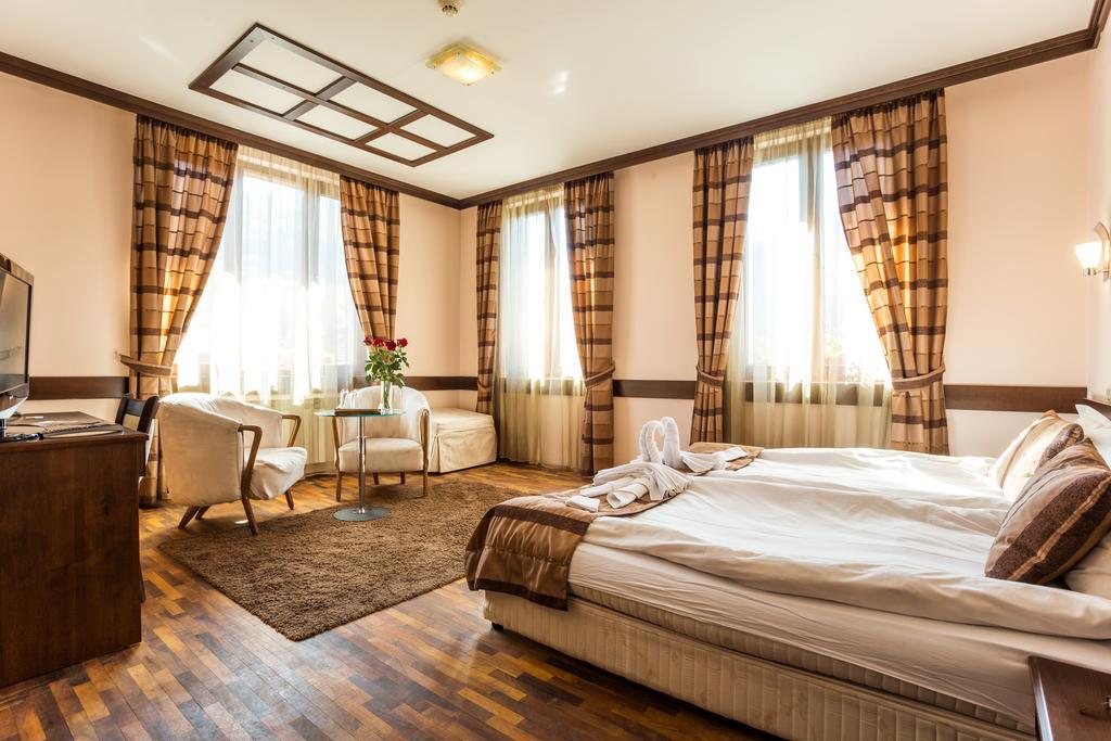 Family Hotel Teteven Eksteriør billede