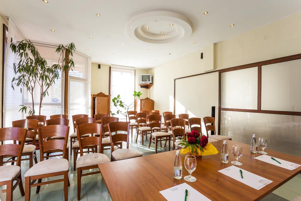 Family Hotel Teteven Eksteriør billede