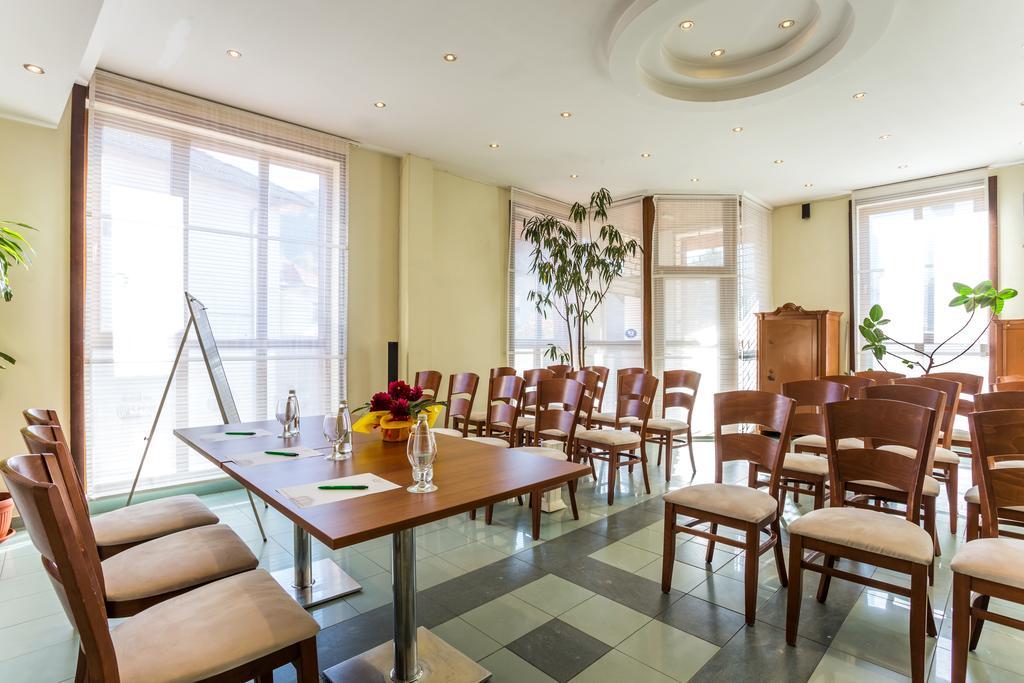 Family Hotel Teteven Eksteriør billede