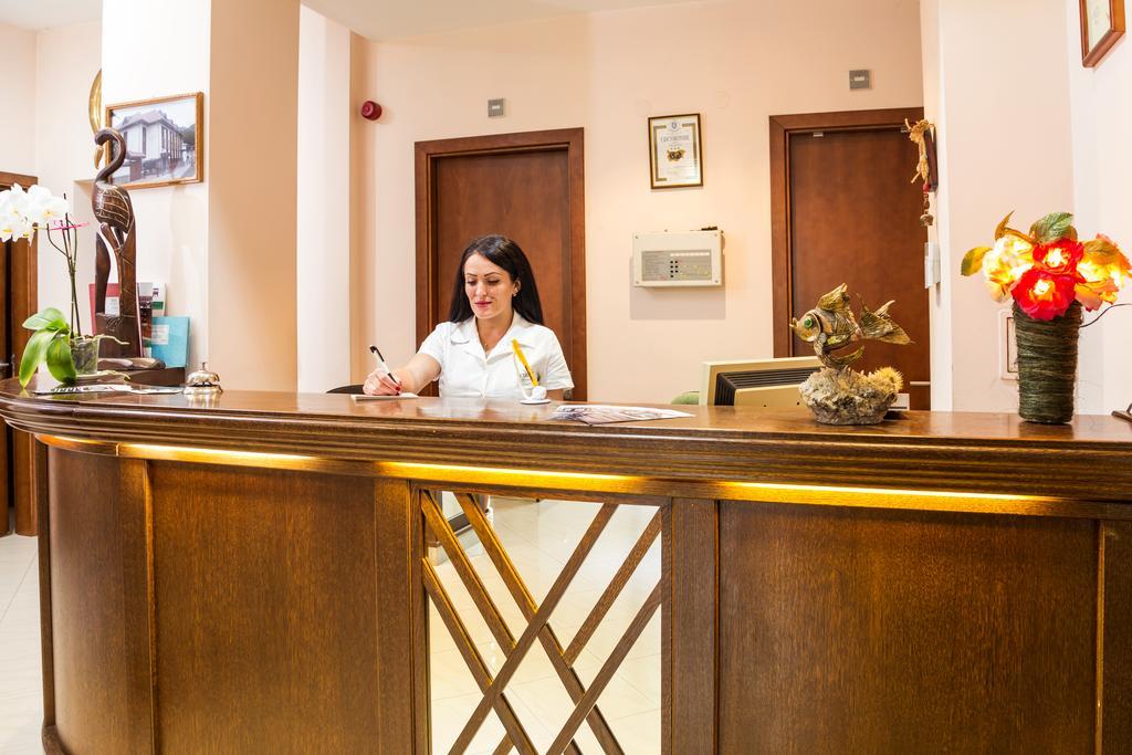 Family Hotel Teteven Eksteriør billede